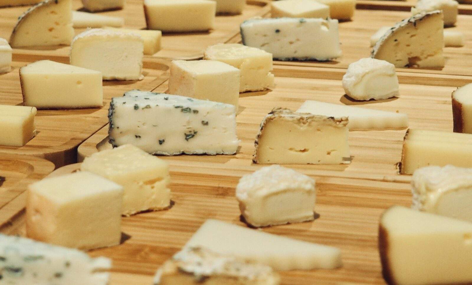 Les techniques de découpe du fromage : conseils pour une présentation parfaite